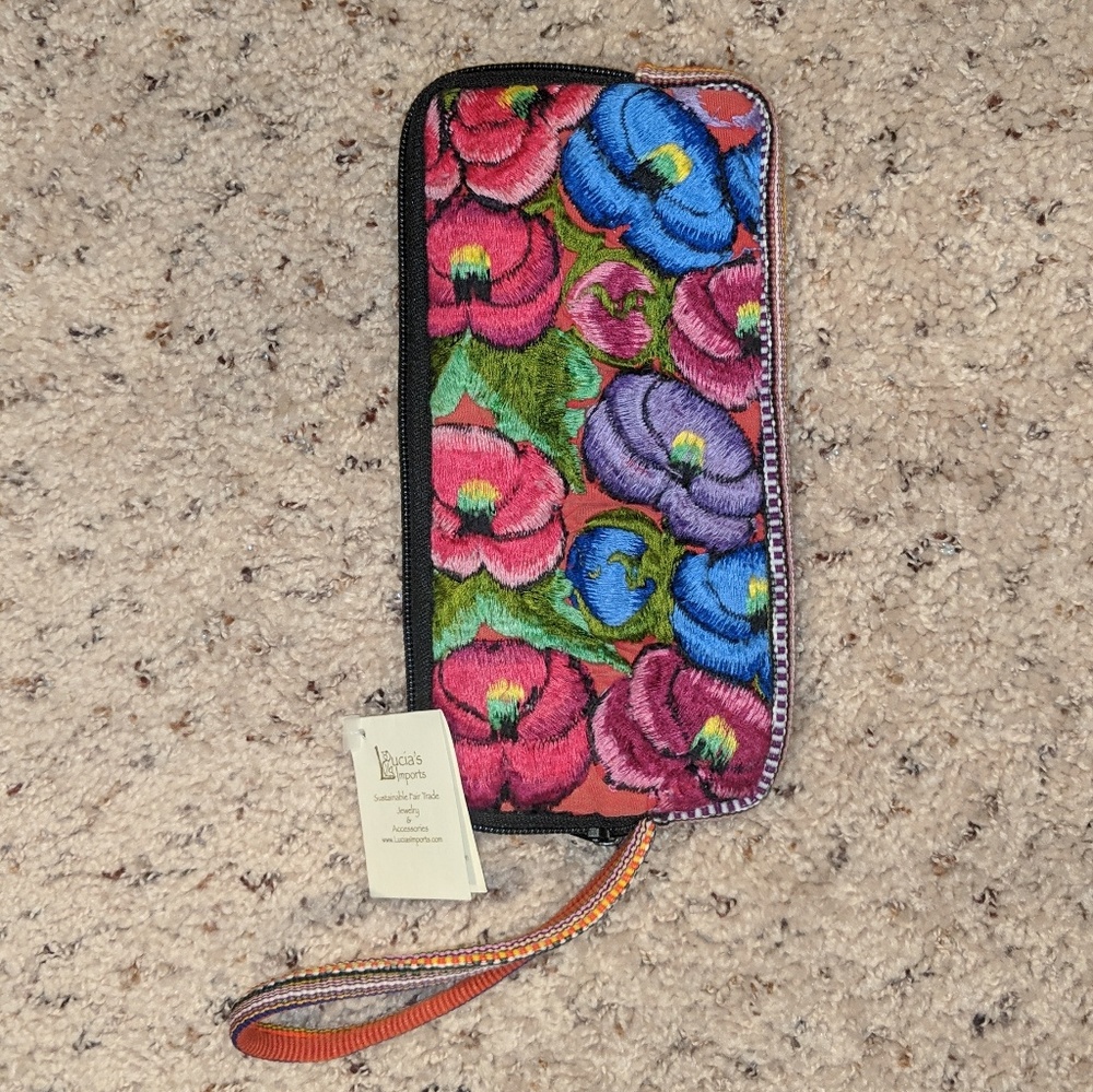 Womens wristlet
